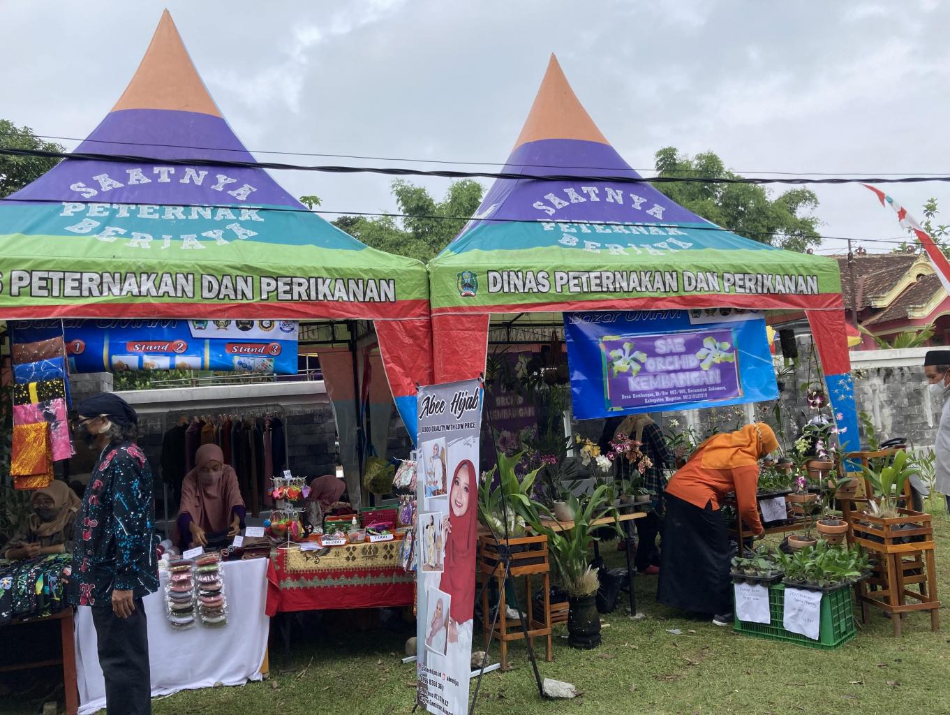 Lapak-lapak Pada Atraksi Goes Di Sendang Kamal
