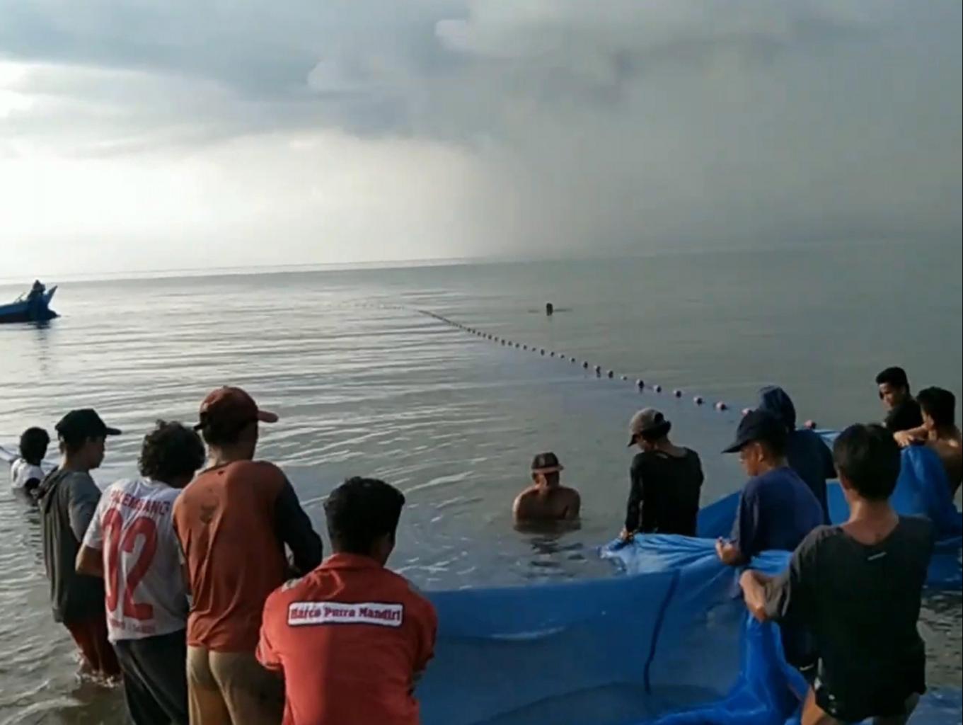 Muket Tarik (menangkap Ikan Dengan Pukat Tarik)