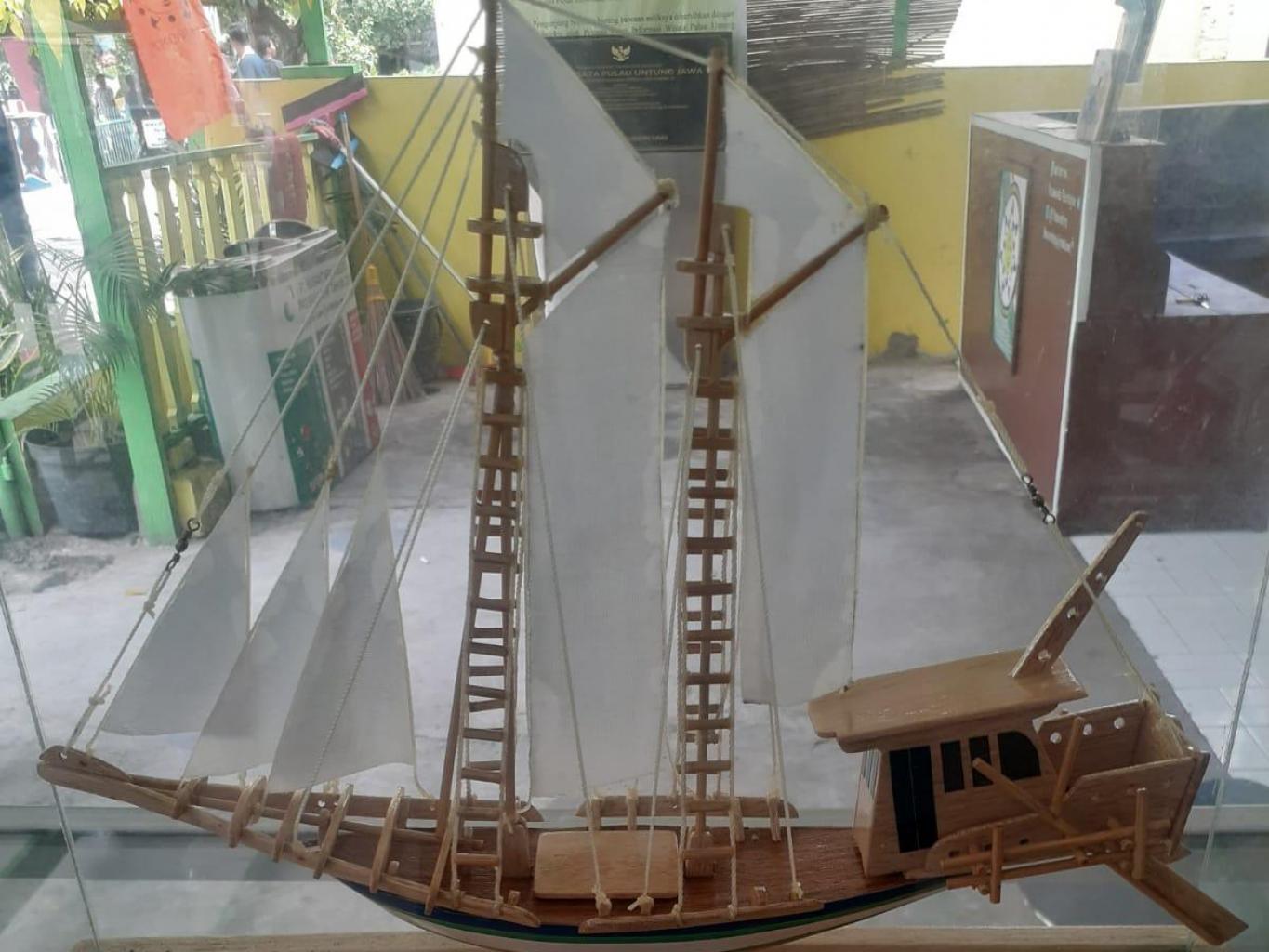Miniatur Kapal Phinisi Ii