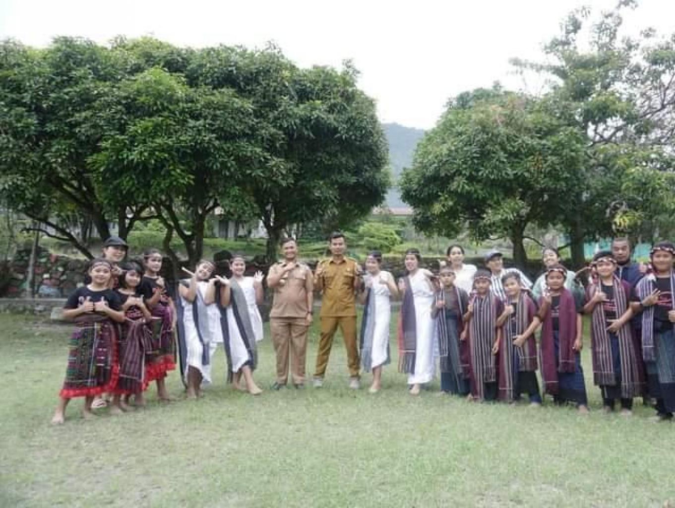 Tortor Toba (tarian Batak Oleh Anak-anak Dan Remaja)