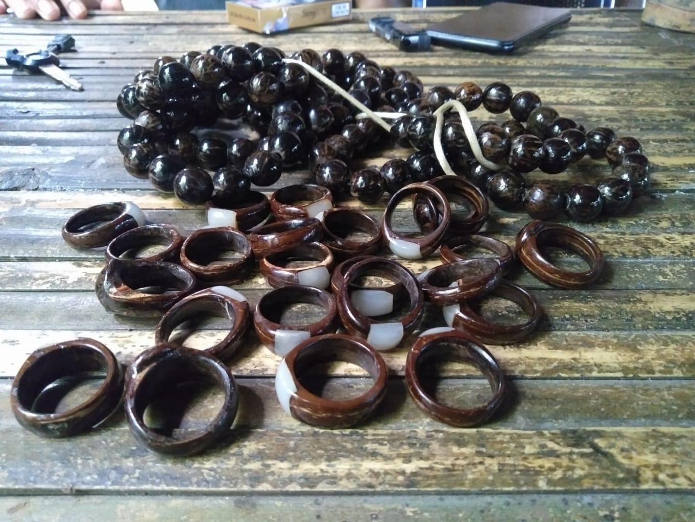 Gelang Dan Cincin Dari Tempurung Kelapa