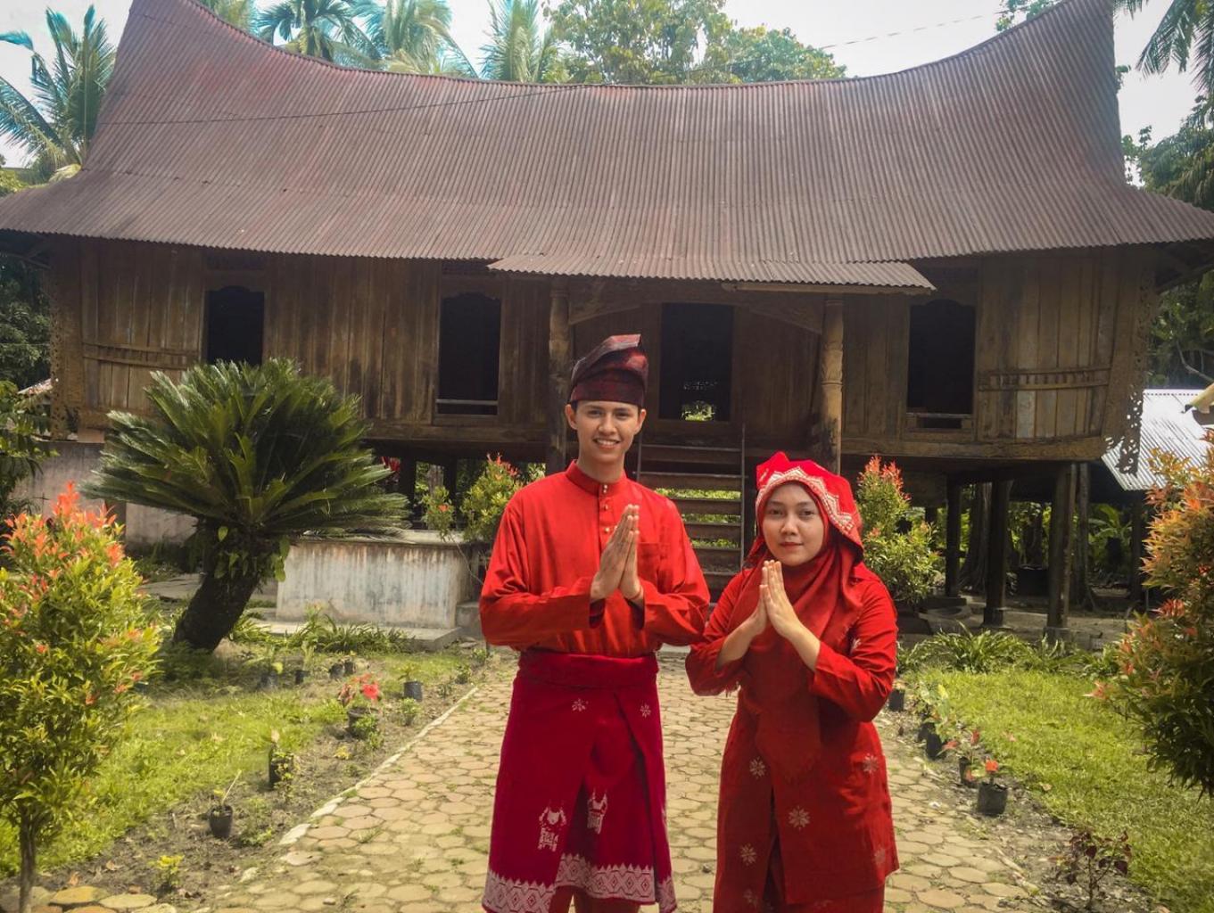Rumah Adat Lontiok
