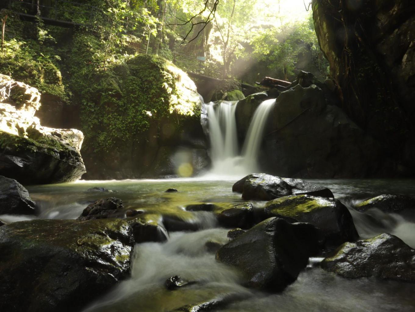 Paket Trip Wisata Air Terjun