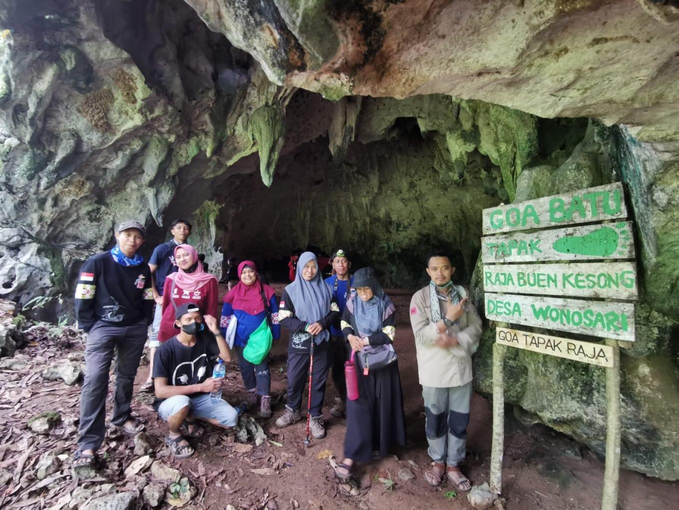 Gua Tapak Raja
