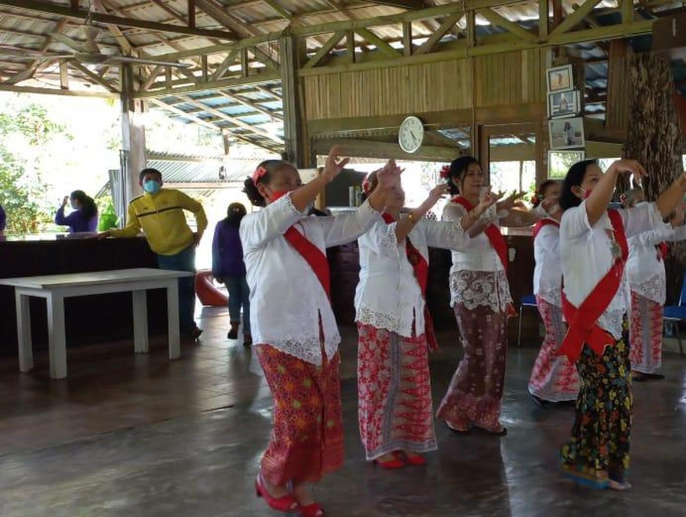 Tarian Lili Royor
