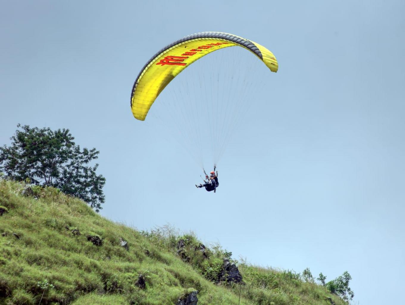 Tandem Paralayang