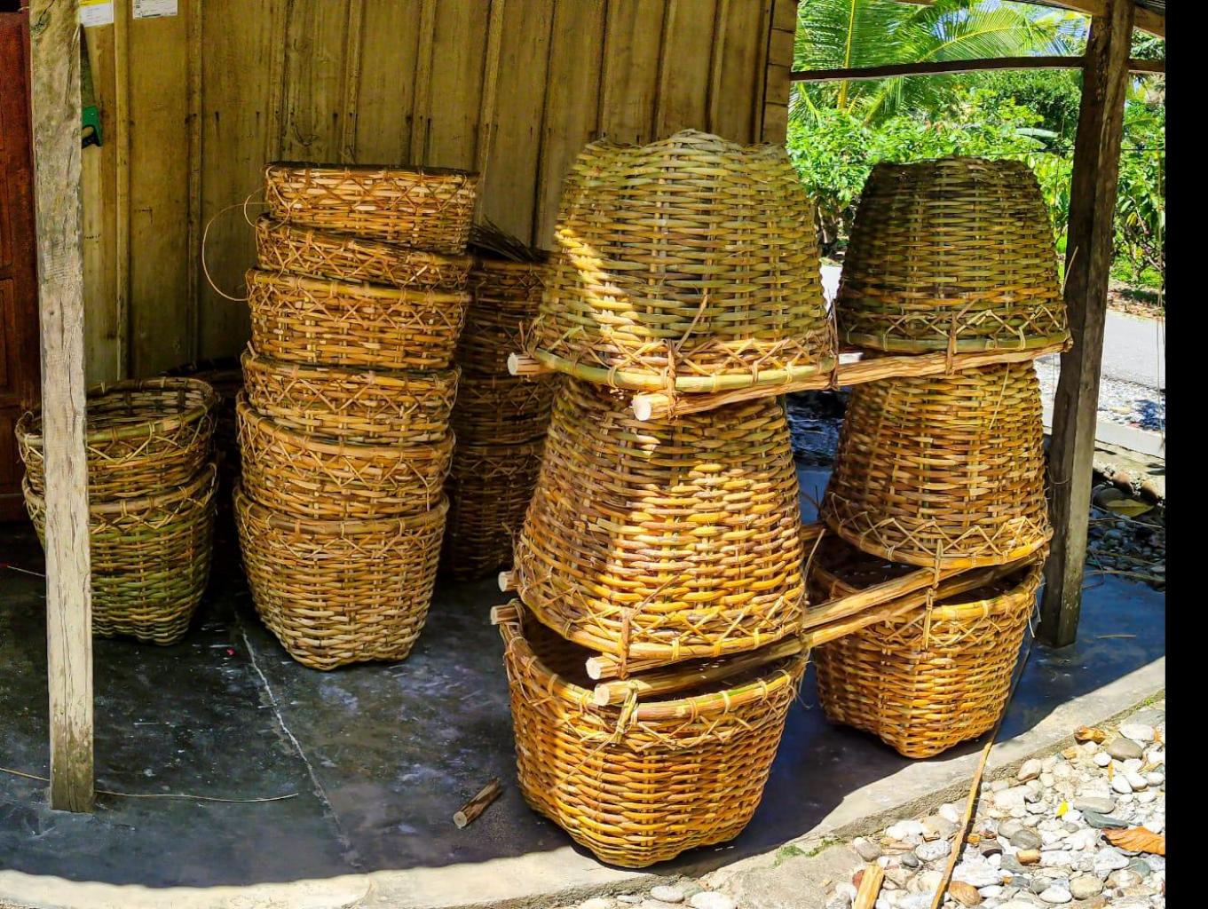 Pengrajin Keranjang Rotan