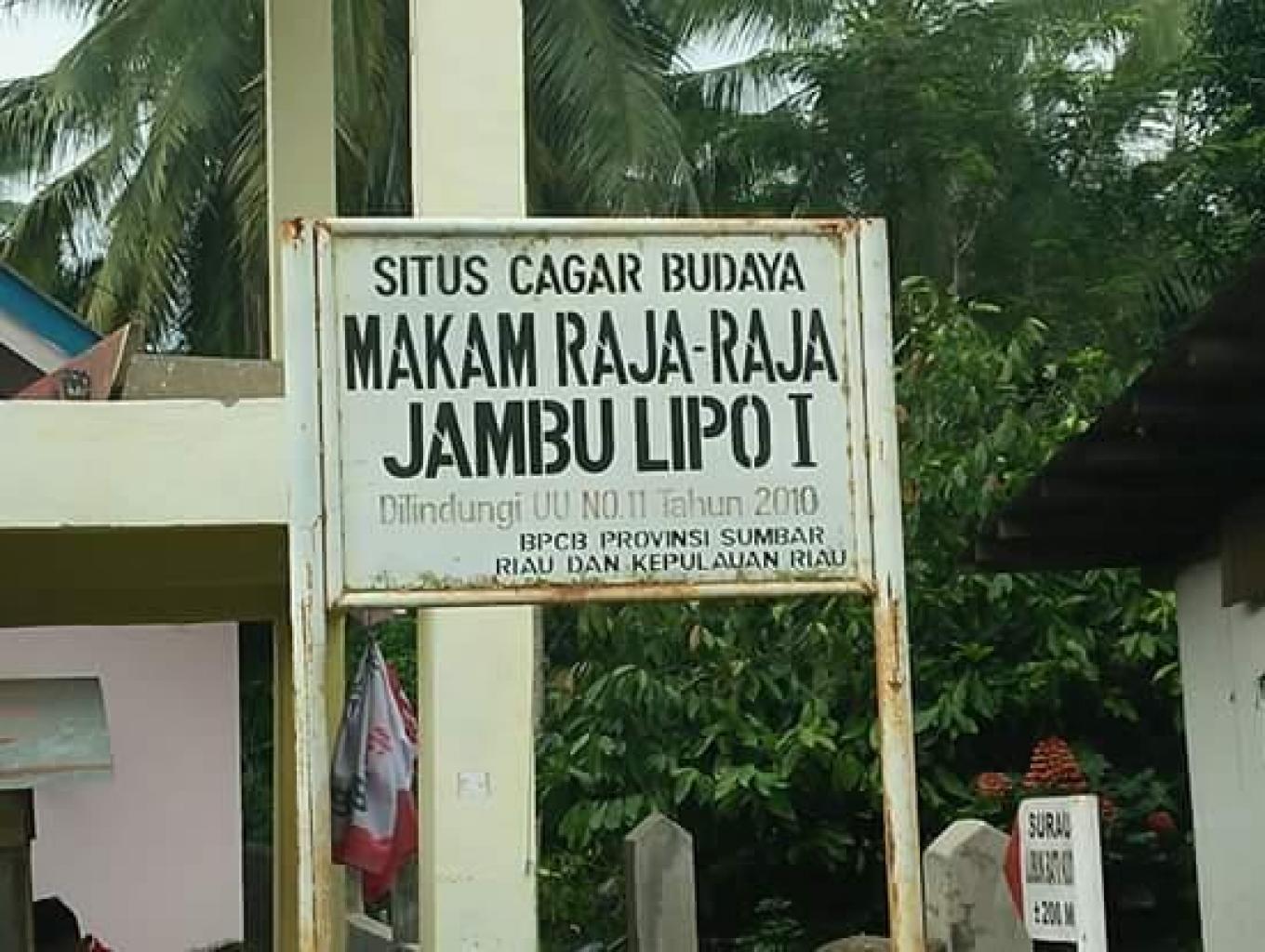 Makam Rajo Jambu Lipo