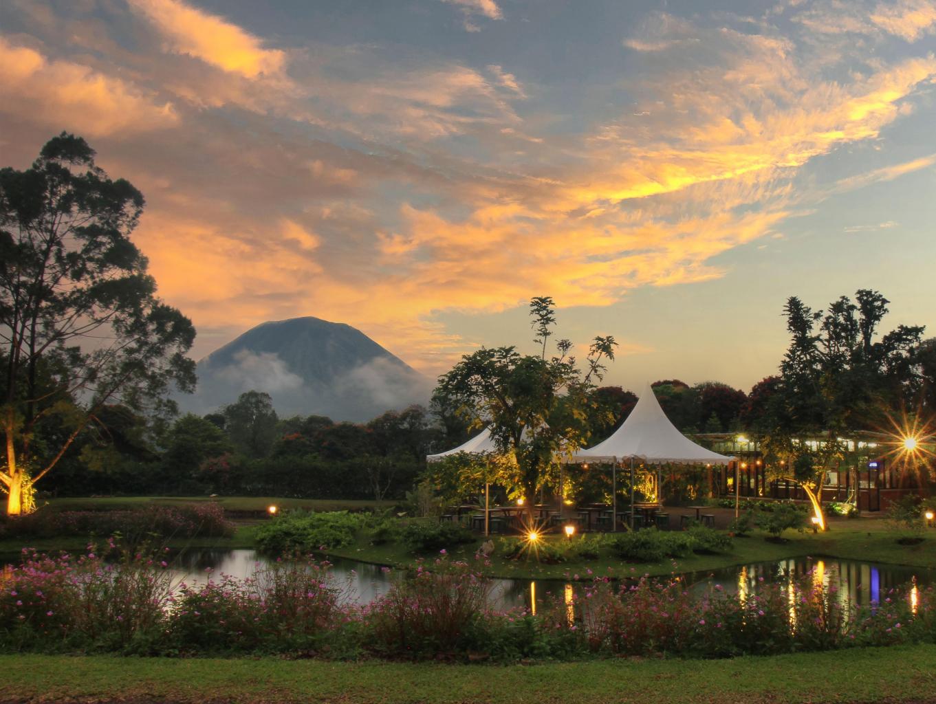 Danau Kasawean / Kelong Garden