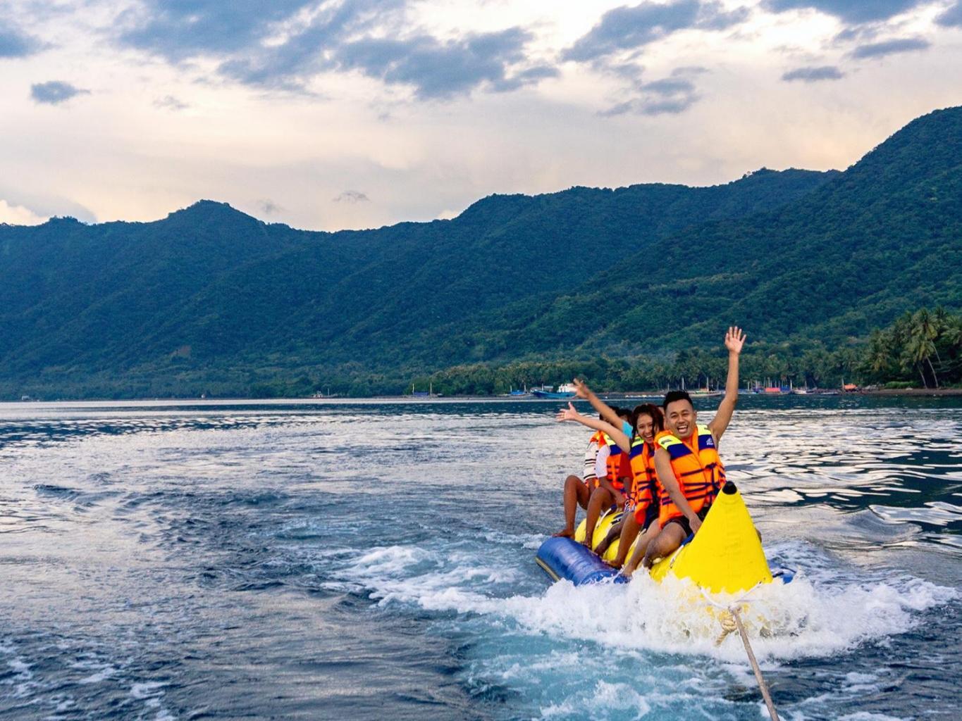 Menikmati Sensasi Banana Boat