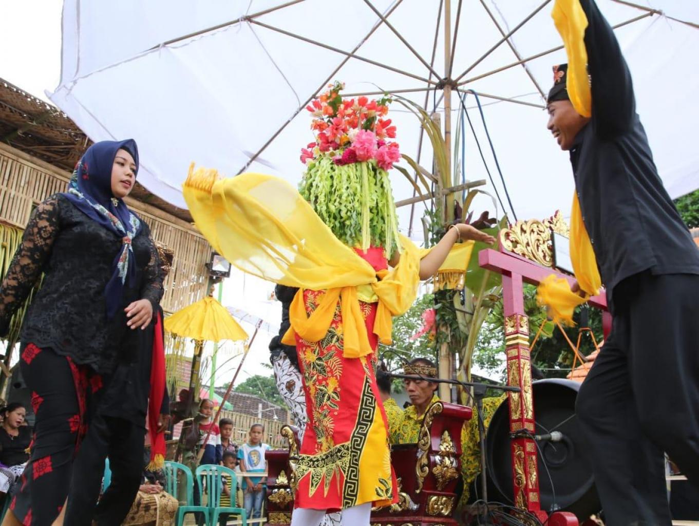 Ritual Adat Seblang Olehsari