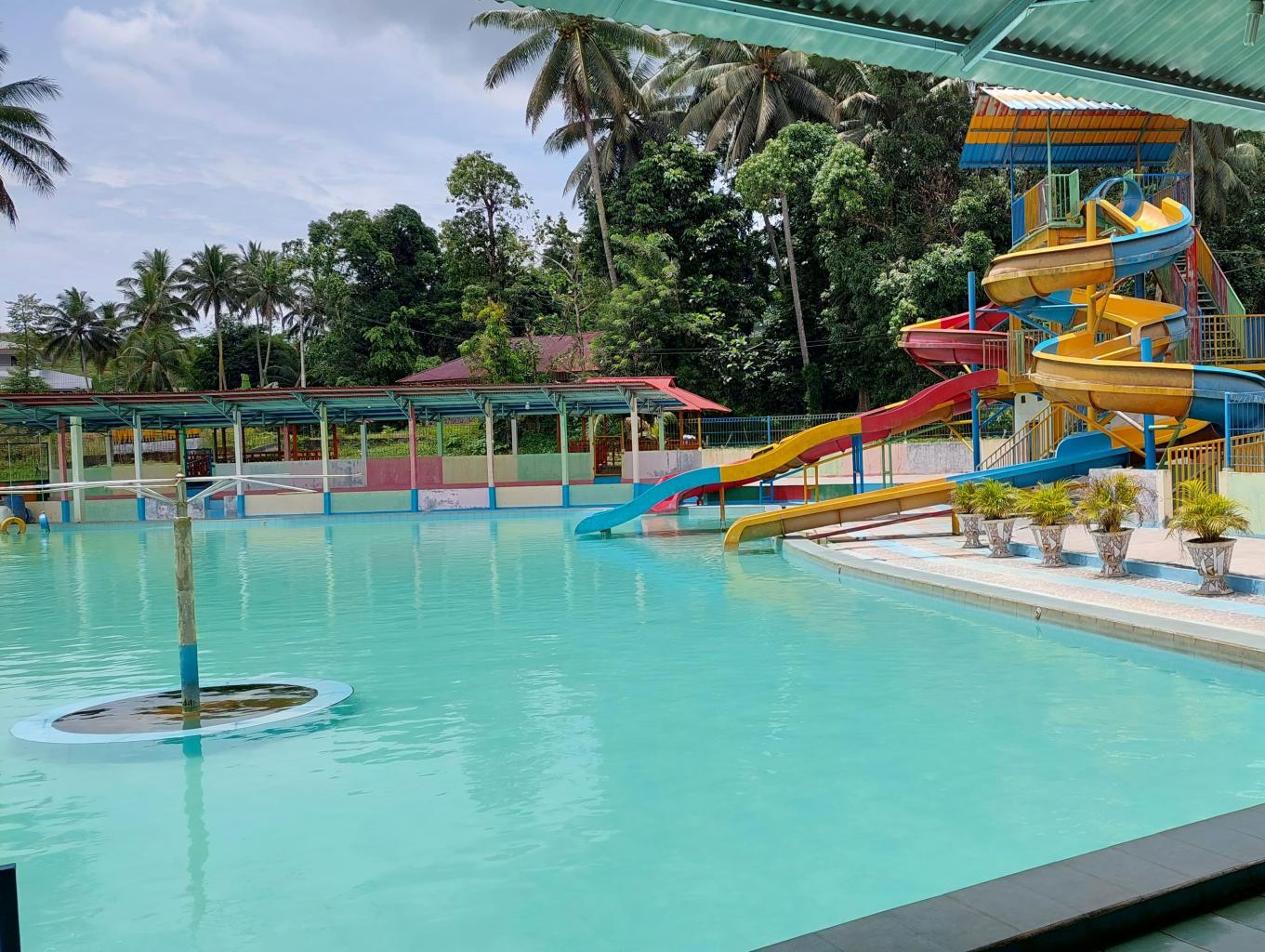 Kolam , Cafe , Dan Tempat Pemancingan