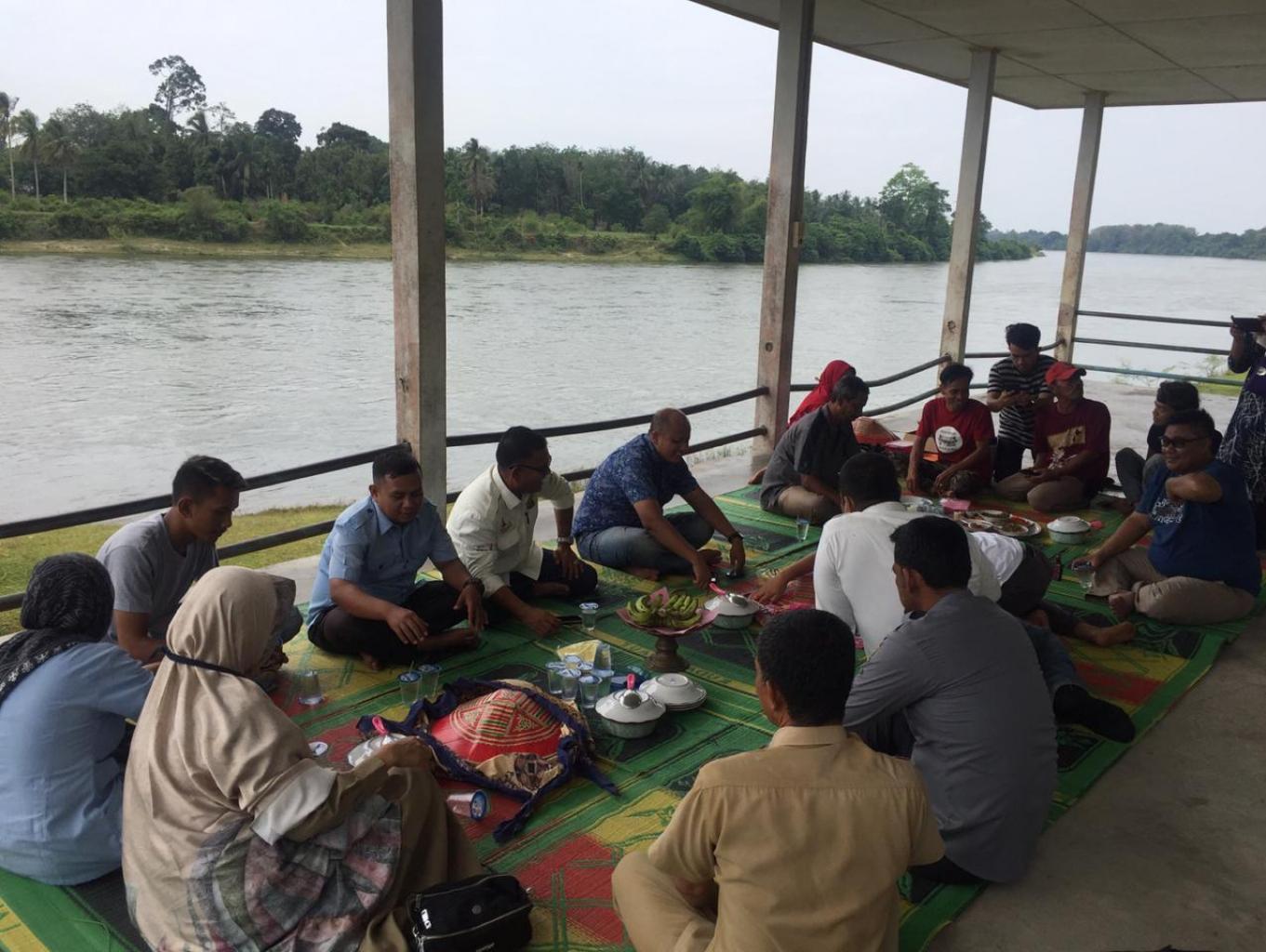 Makan Bajambau