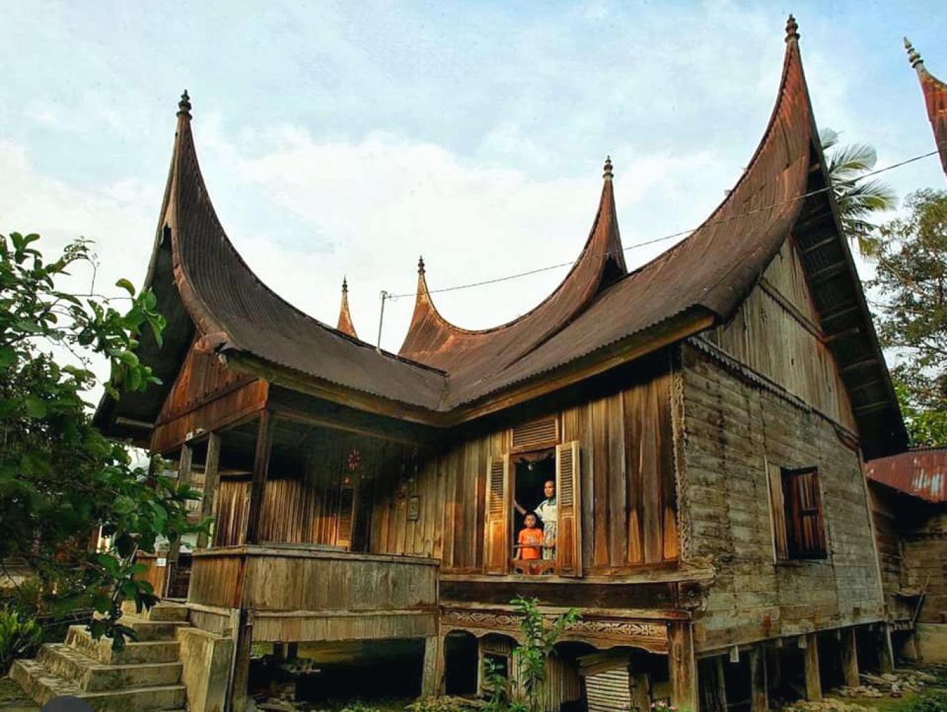 Jelajah Perkampungan Adat (lorong Waktu Minangkabau)