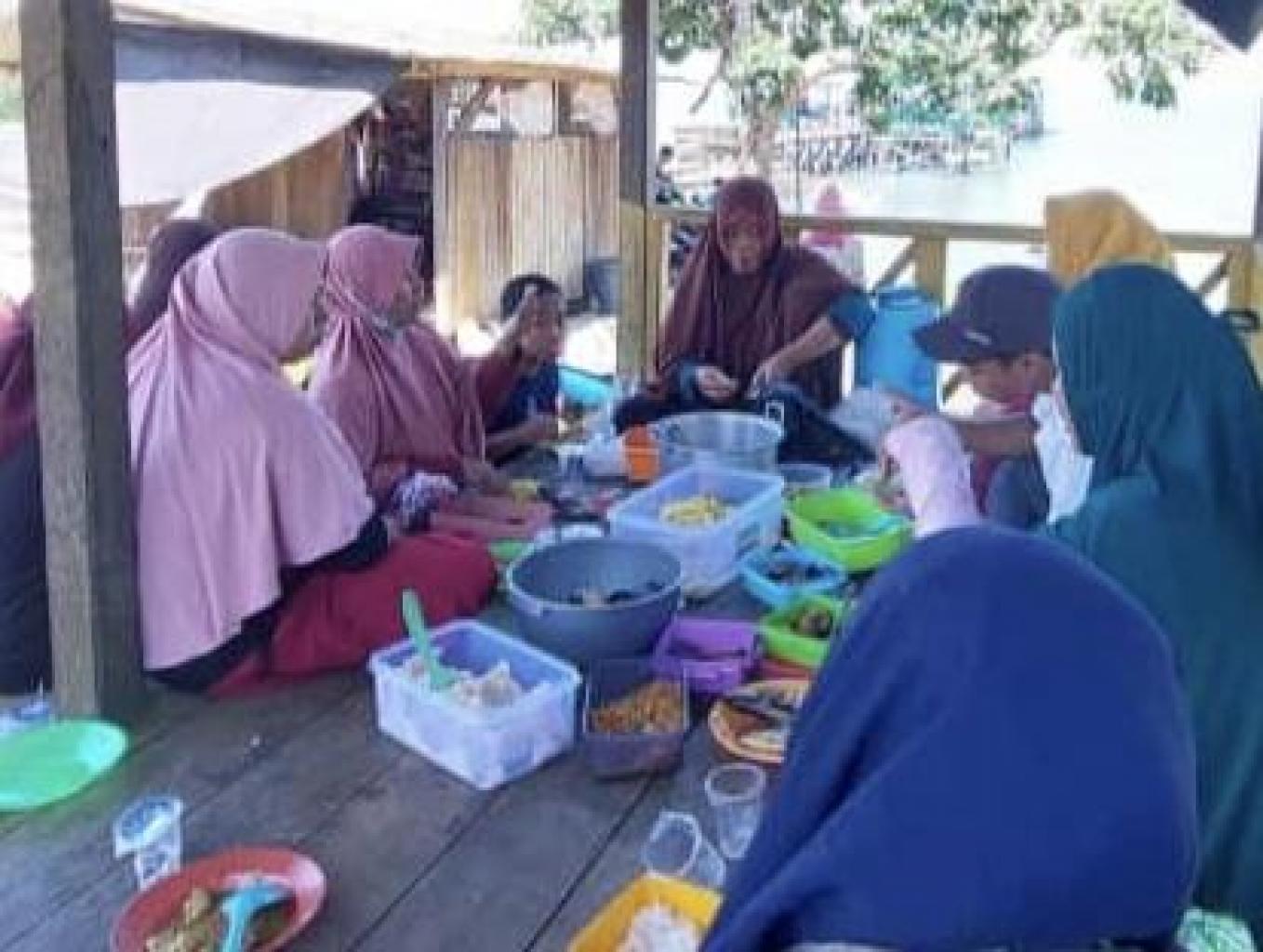 Makan Bersama Keluarga