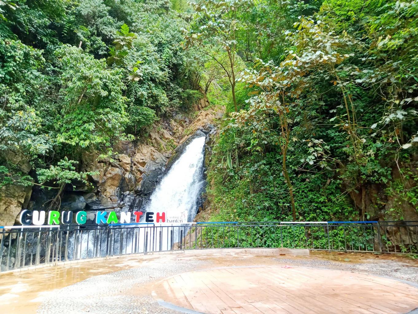 Wisata Air Terjun Curug Kanteh