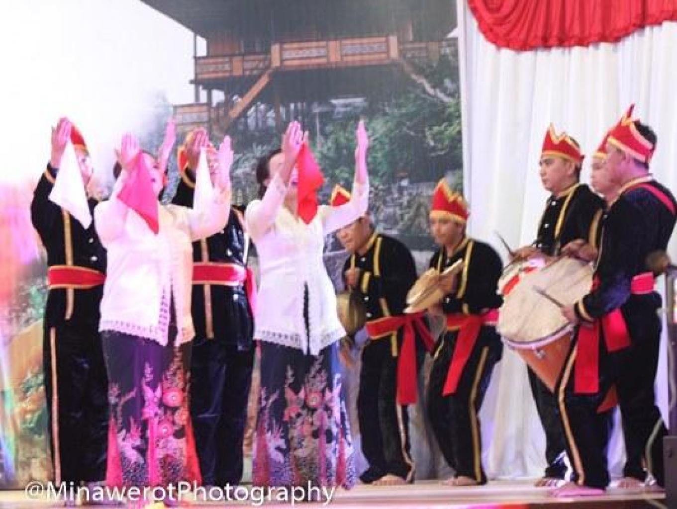 Lomba Tarian Maengket