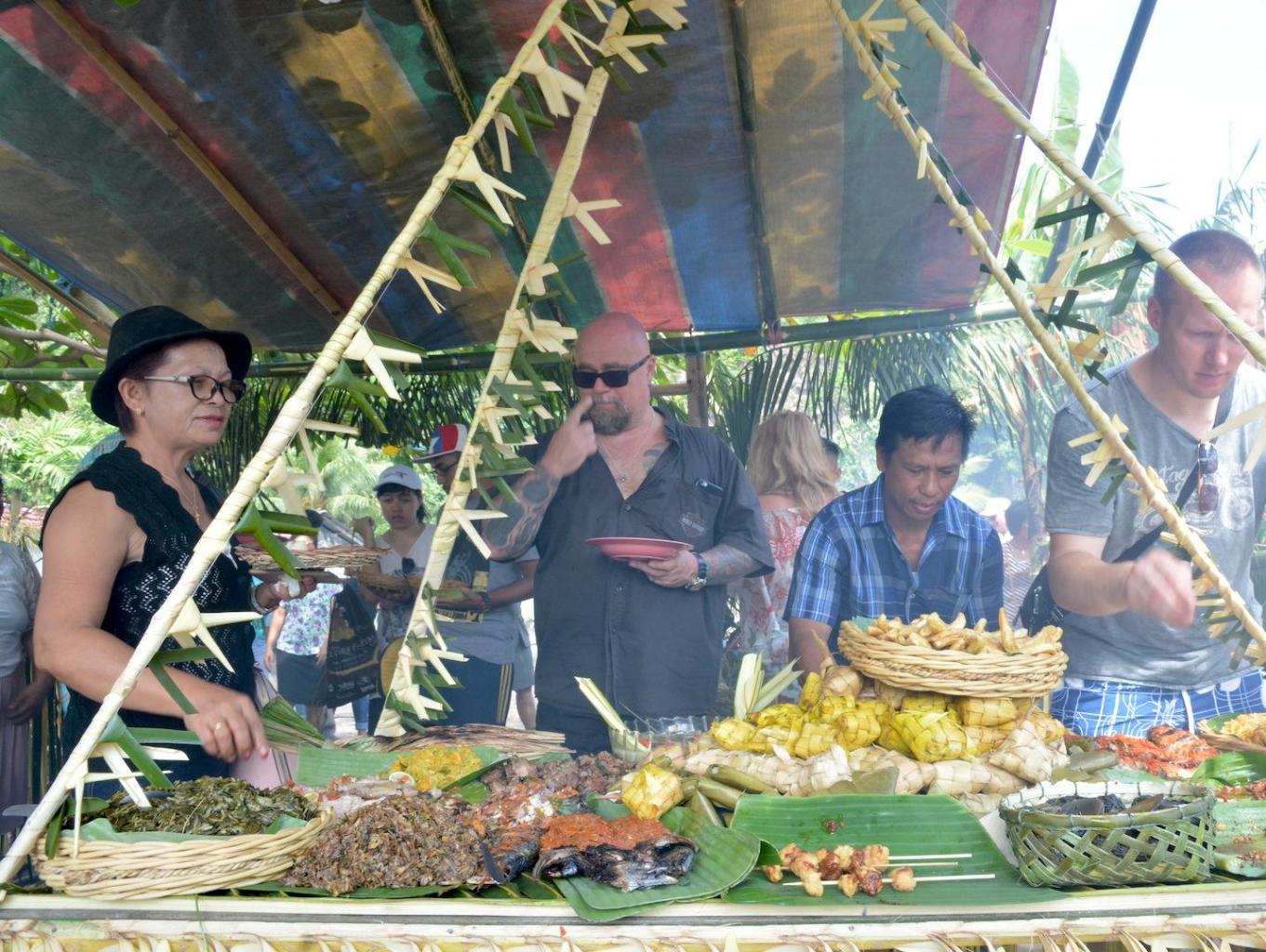 Makan Pinggir Pantai