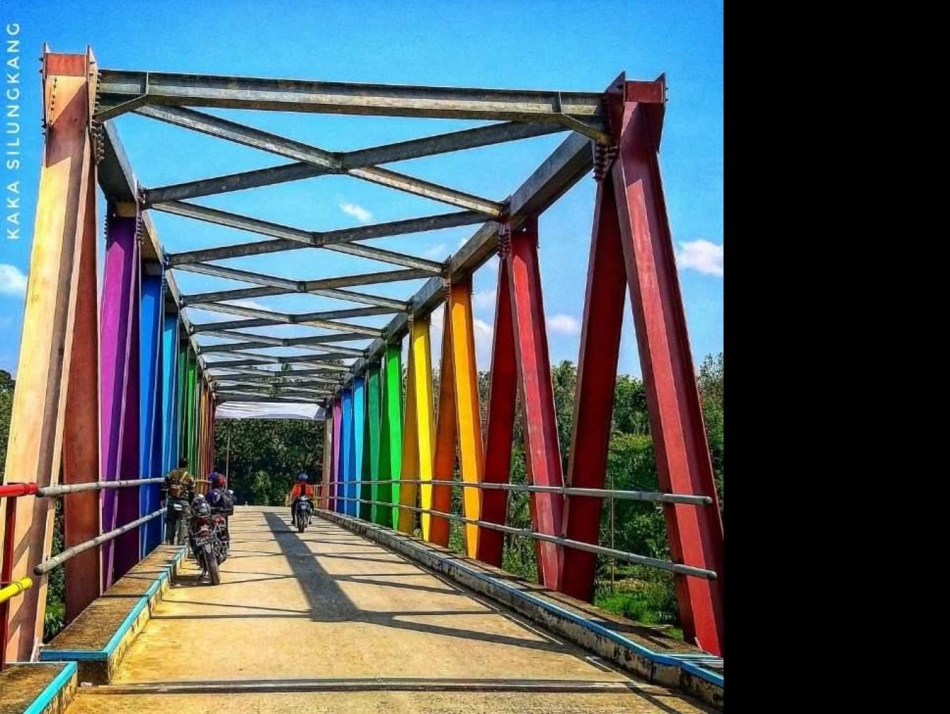 Jembatan Pelangi Calau