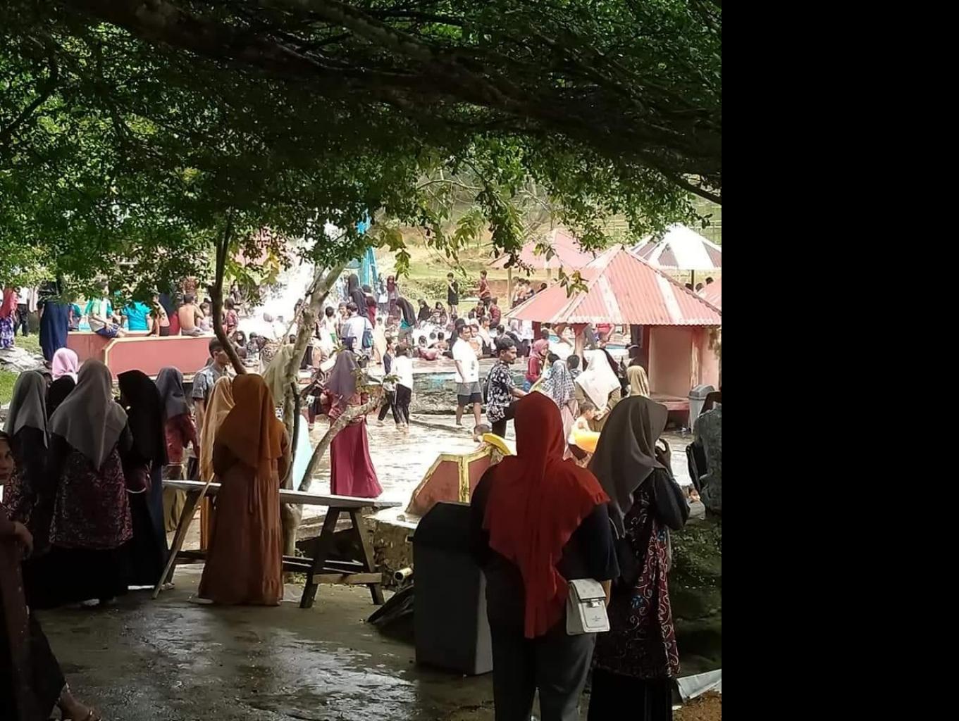 Pincuran 7 Kolom Renang