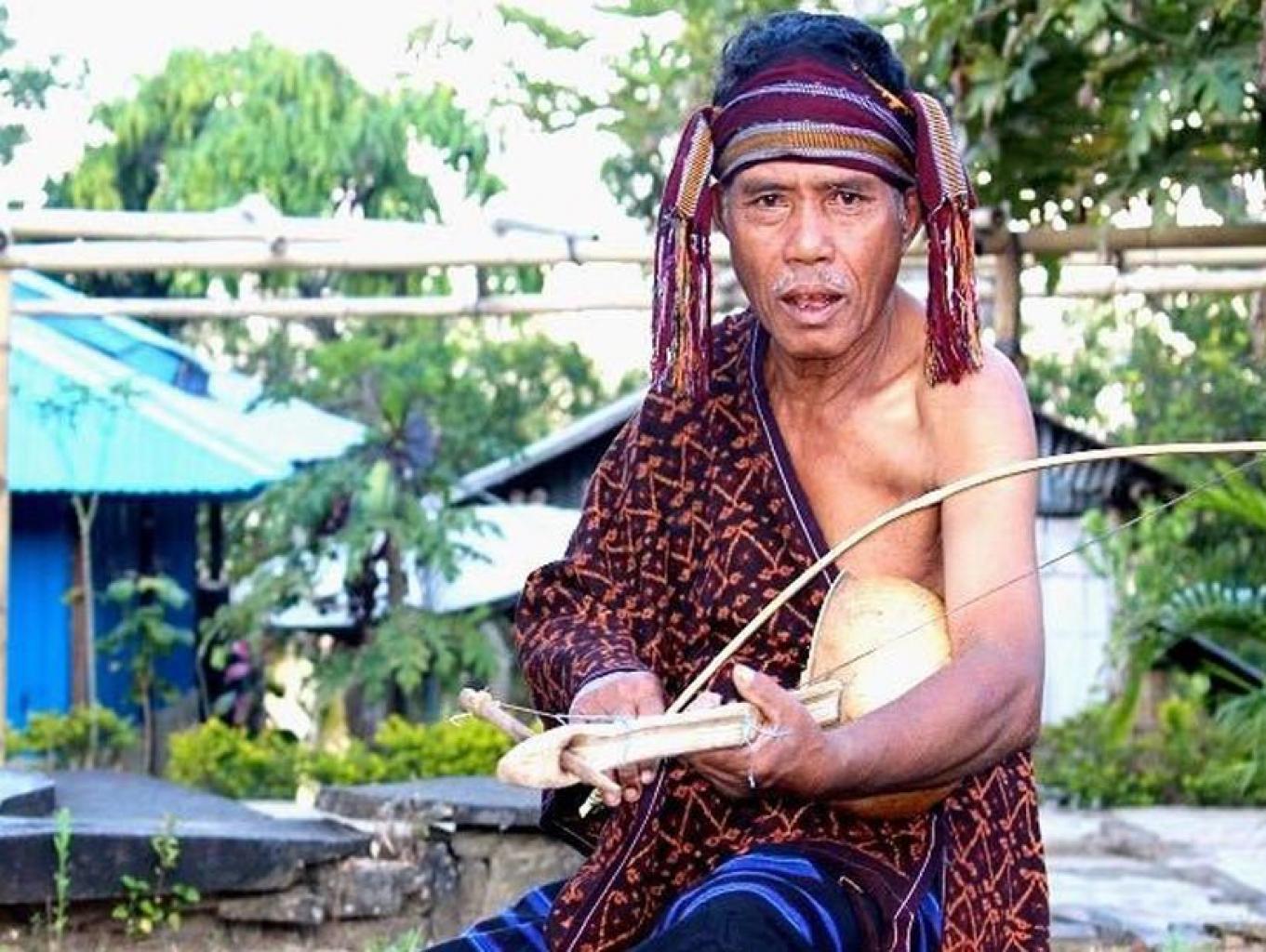 Belajar Memainkan Alat Musik Sato sampai mahir