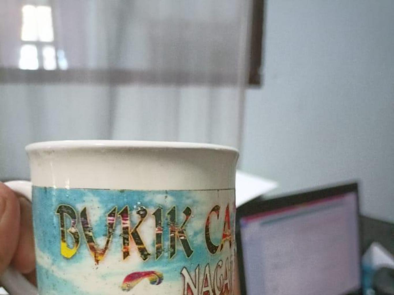 Gelas Mug Bergambarkan Destinasi Wisata