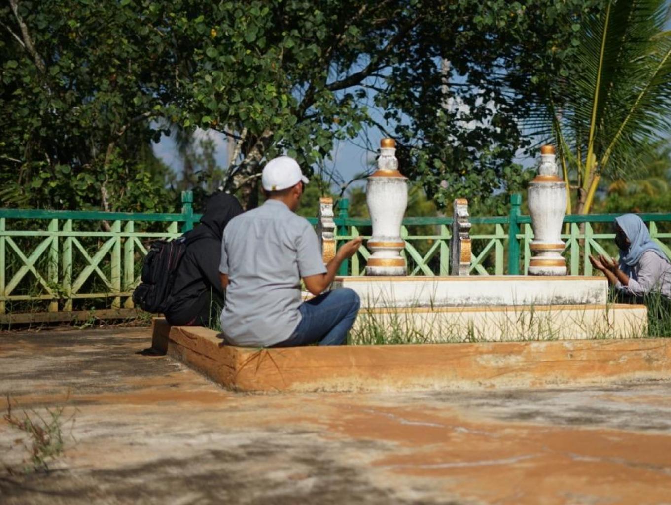 Ziarah Kubur Makam Guru H Ismail Mundu