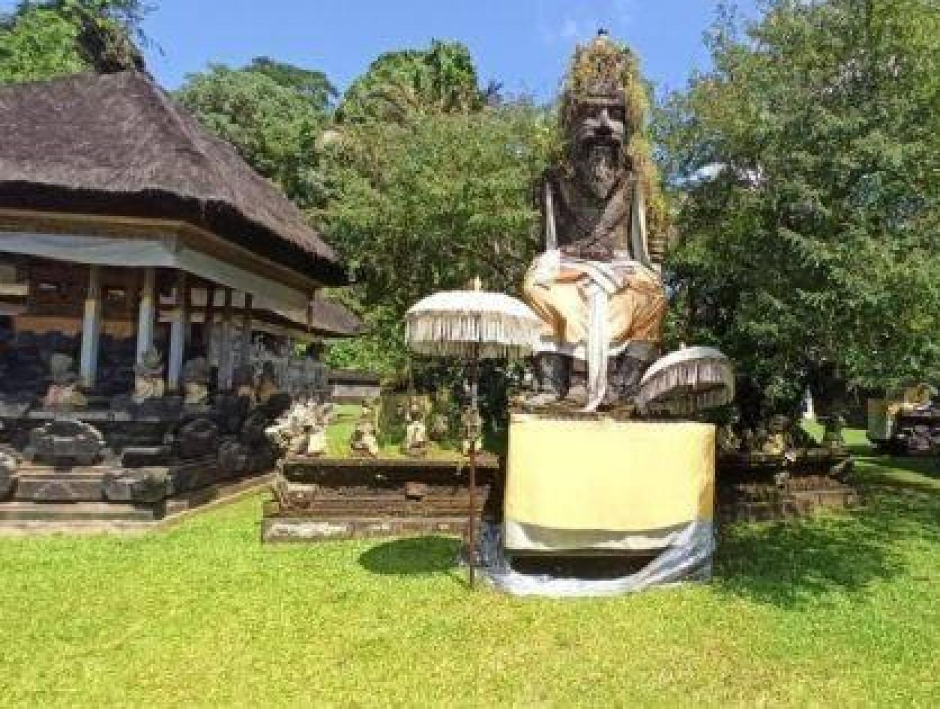 Pura Agung Gunung Raung Taro
