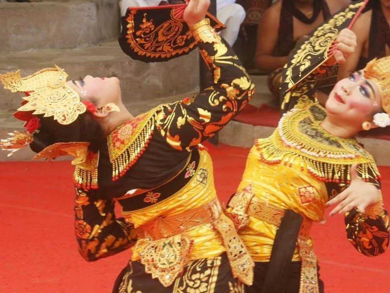 Tari Goak Ngajang Sebun