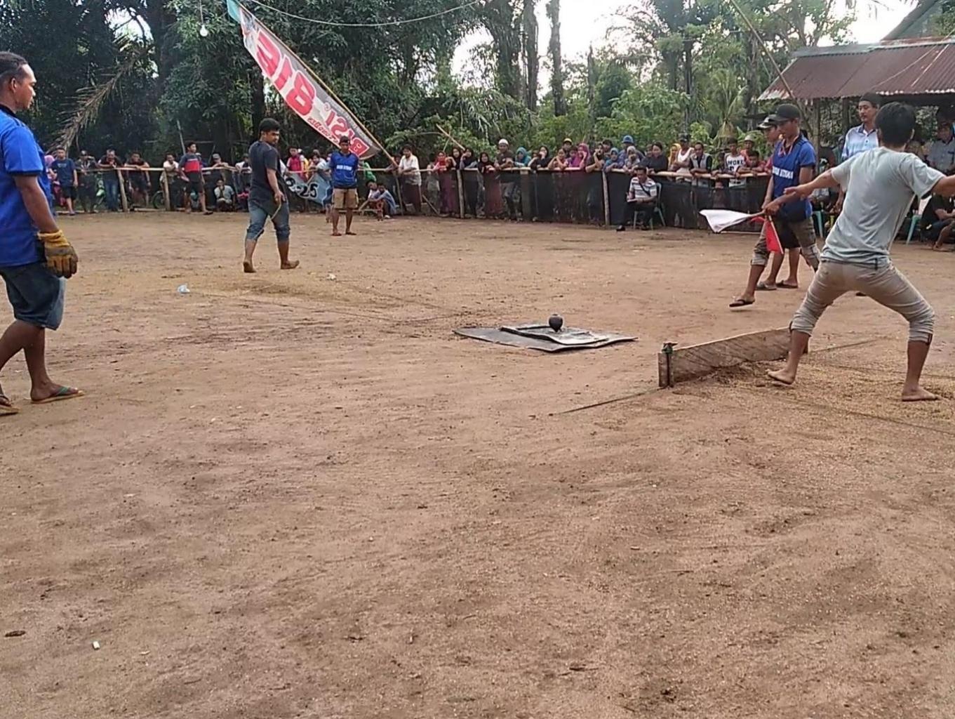 Festival Nelayan Lomba  Permainan Tradisional Gasing