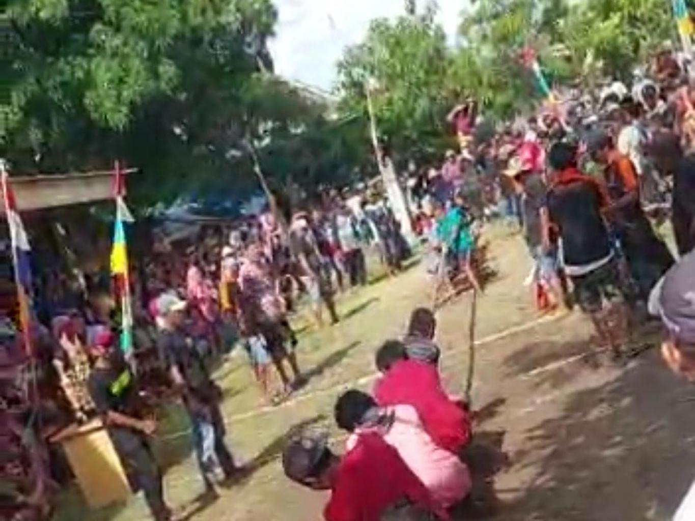Festival Nelayan Lomba Tarik Tambang Antar Nelayan