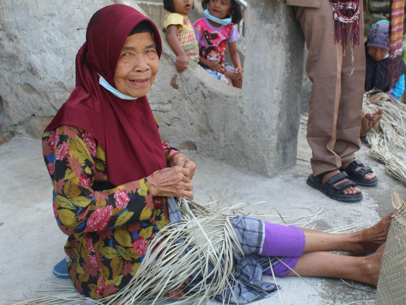 Kelas Membuat Kerajinan Tangan Anyaman Pandan 