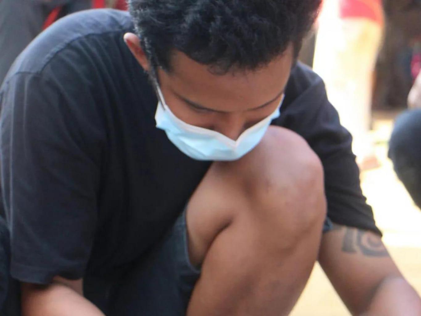 Permainan Tradisional Adu Buah Kemiri