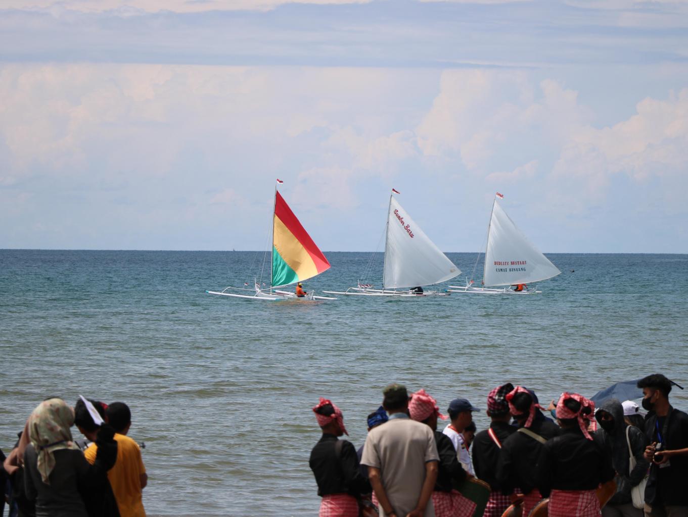 Lomba Perahu Sandeq (layar)