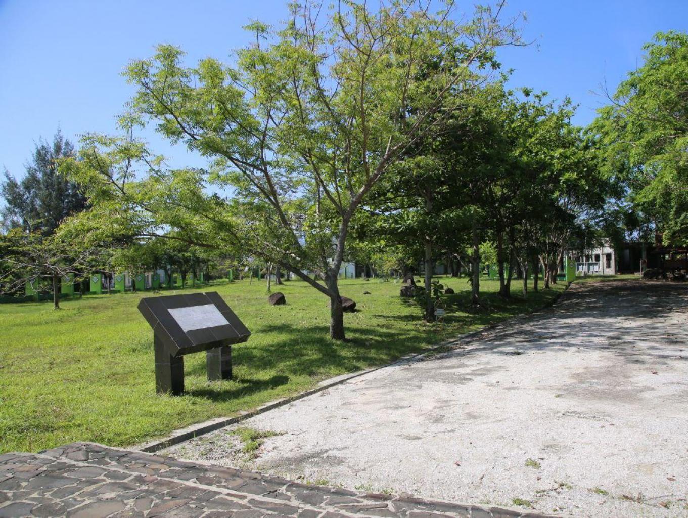 Kuburan Massal Ulee Lheue (wisata Religi Dan Tsunami)