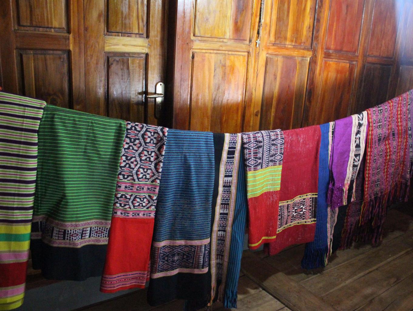 Kain Tenun Ikat Motif Nini Mean Dan Lainnya