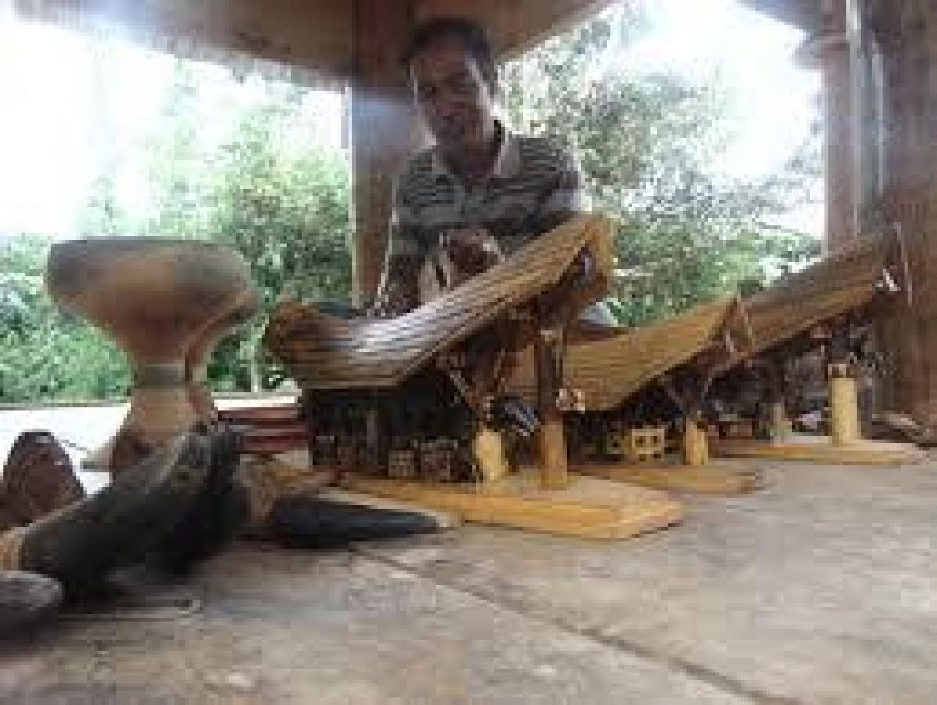 Kerajinan Tangan Dari Kayu Lokal
