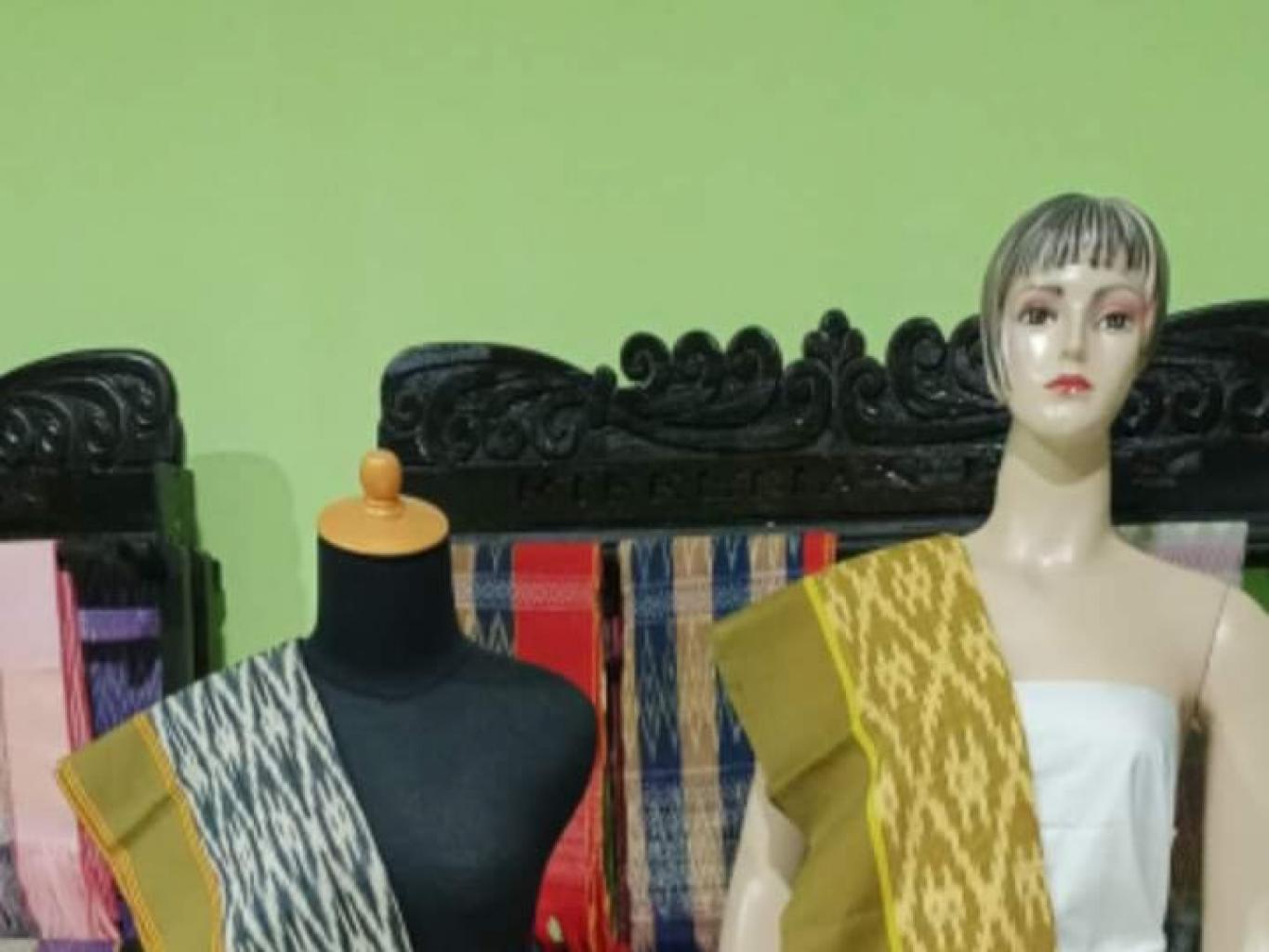 Ulos Pewarna Alami