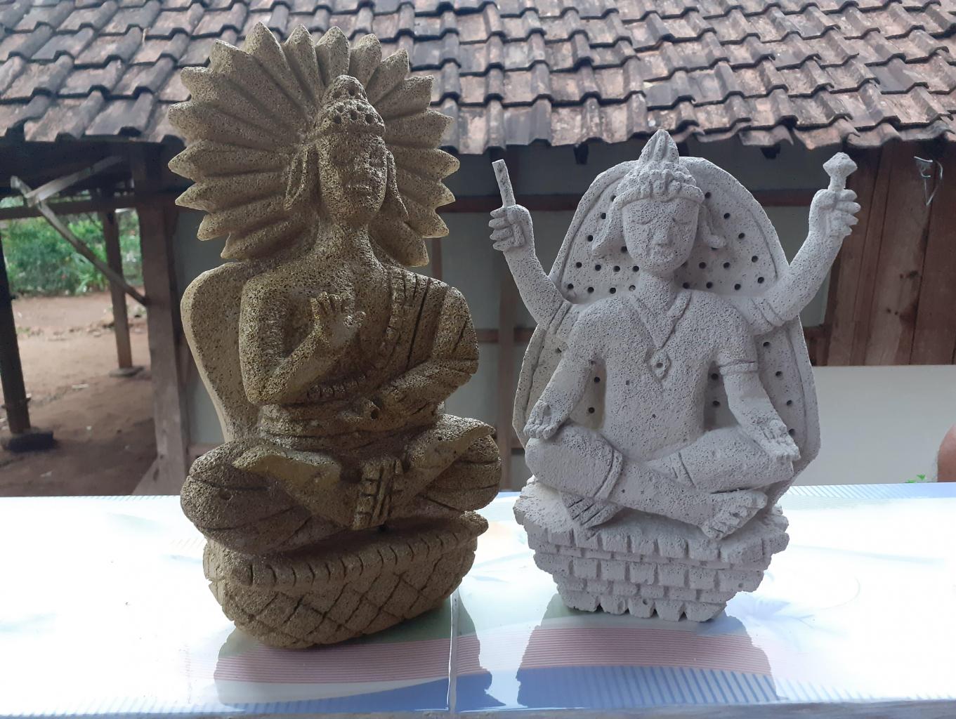 Kerajinan Patung Pahat Batu Bata Putih