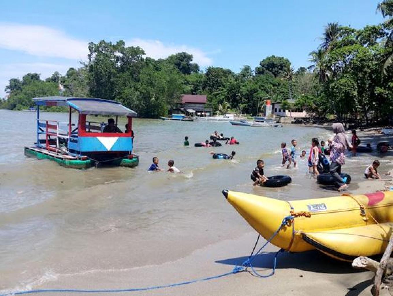 Wisata Alam Pantai Ponnoei