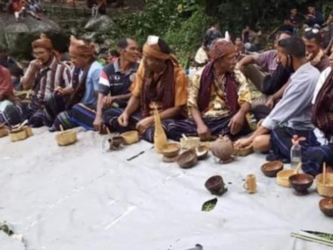 Ritual Adat Usir Hama