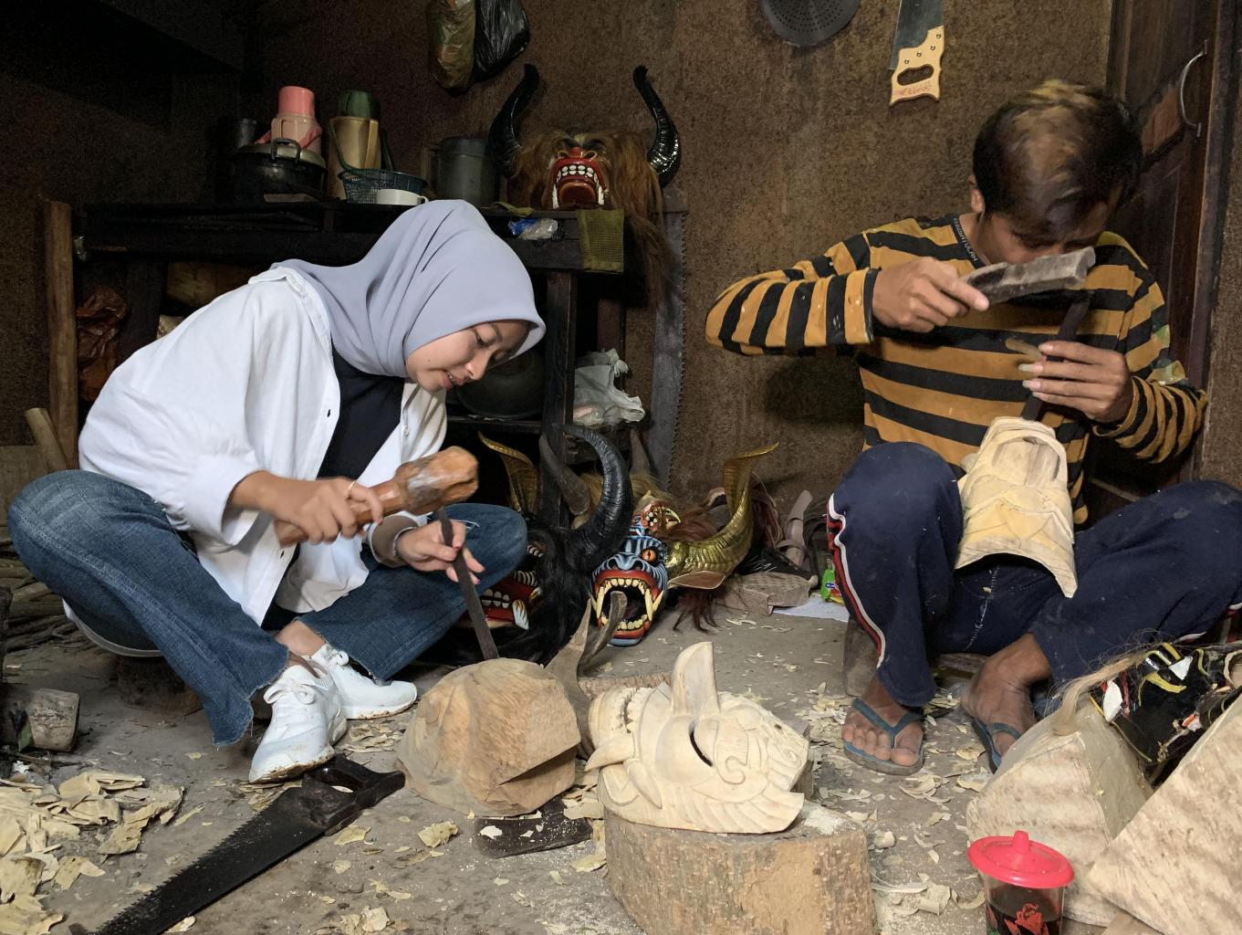 Pembuatan Topeng