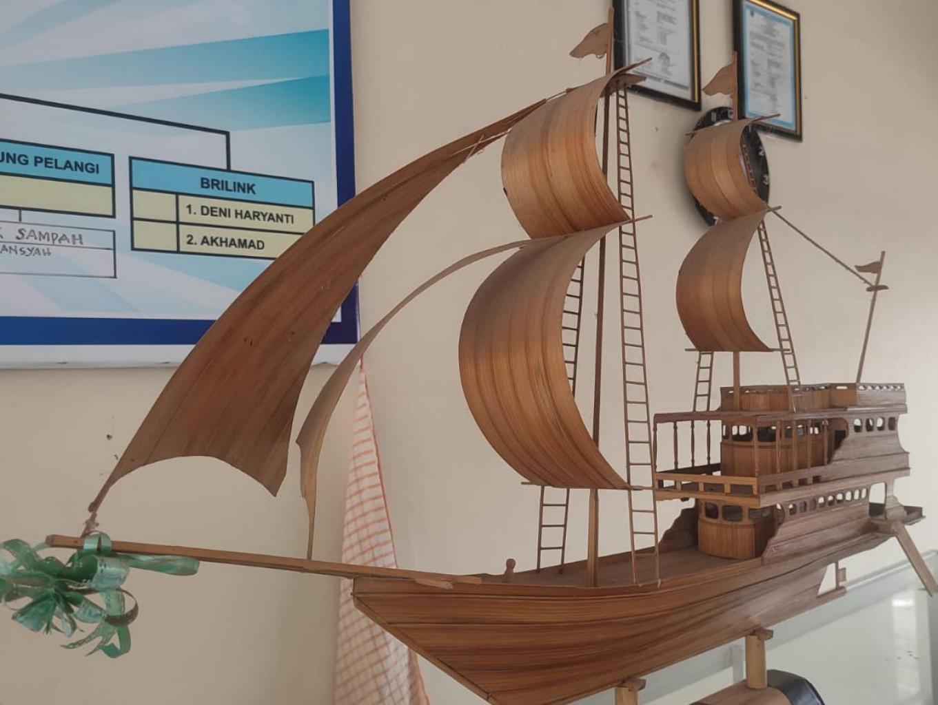 Miniatur Kapal Pinisi