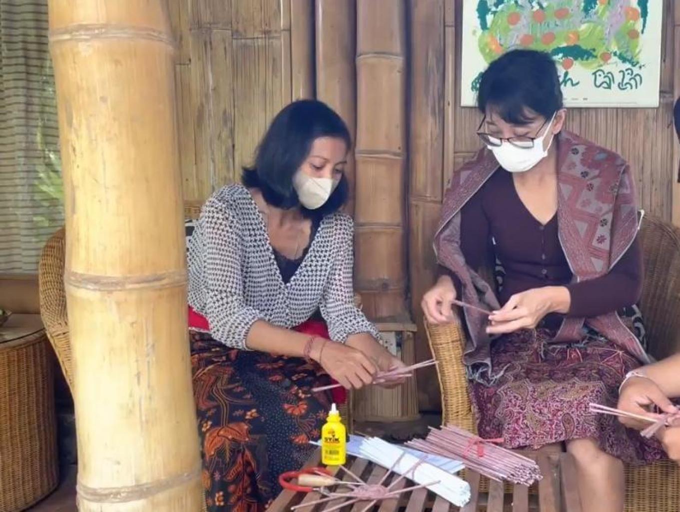 Mengayam