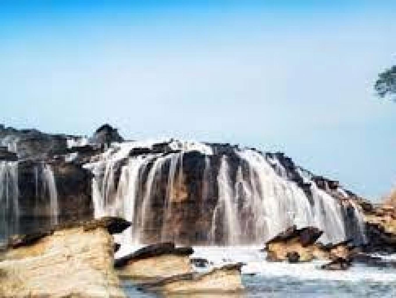 Air Terjun Pantai Karang Taraje