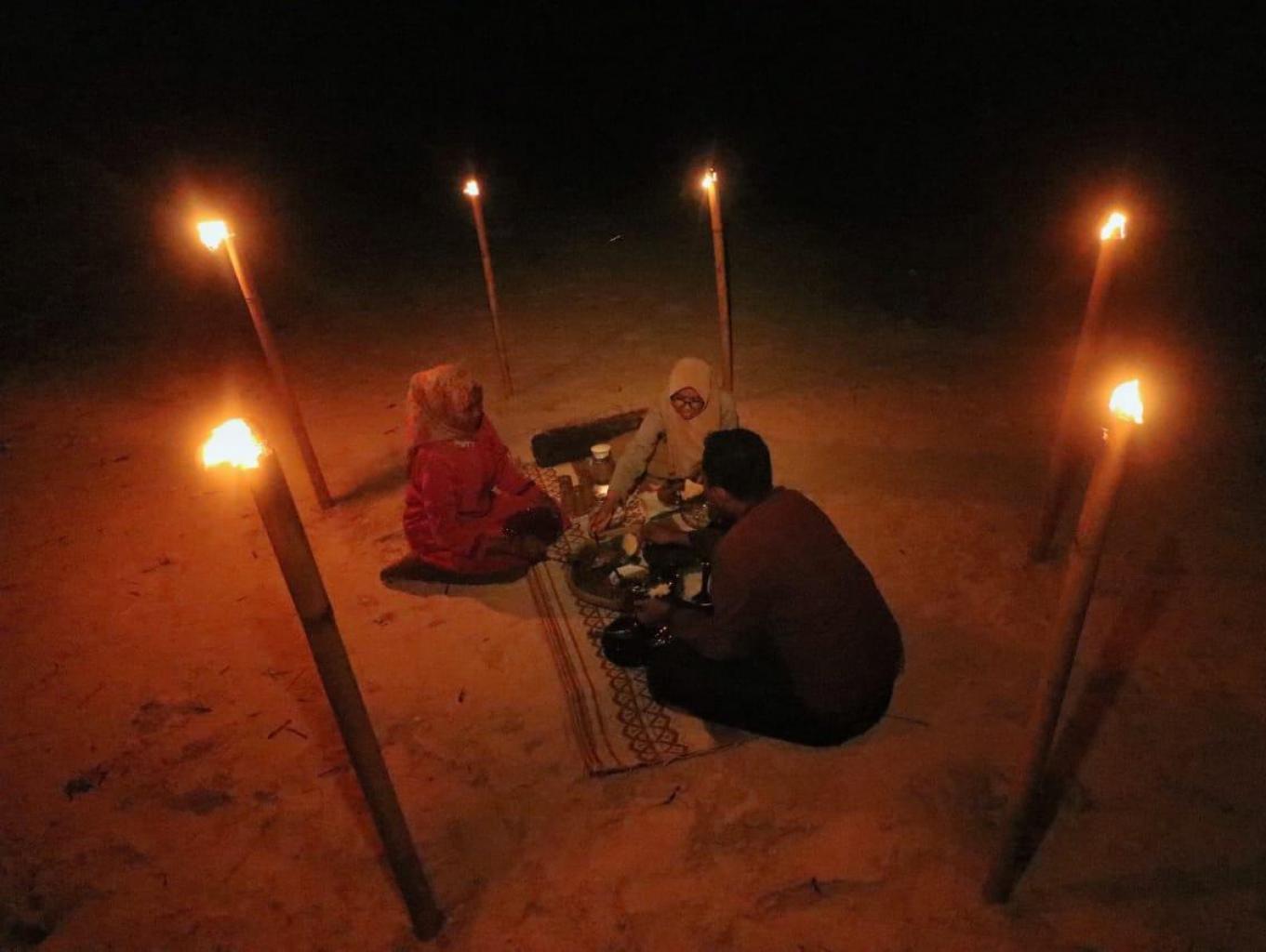 Dinner Di Pantai Hondue