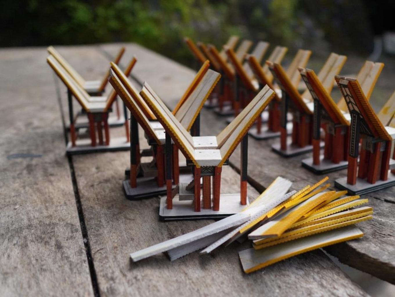 Miniatur Rumah Tongkonan Toraja