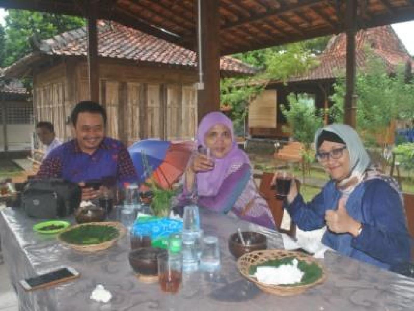 Menikmati Soto Batok