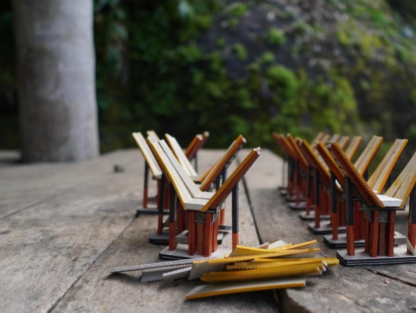 Pembuatan Miniatur Rumah Tongkonan Toraja