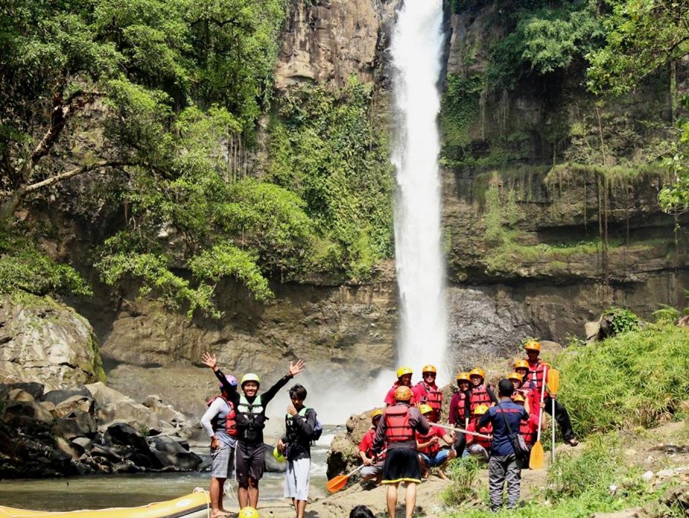Eksotisme Air Terjun Coban Baung